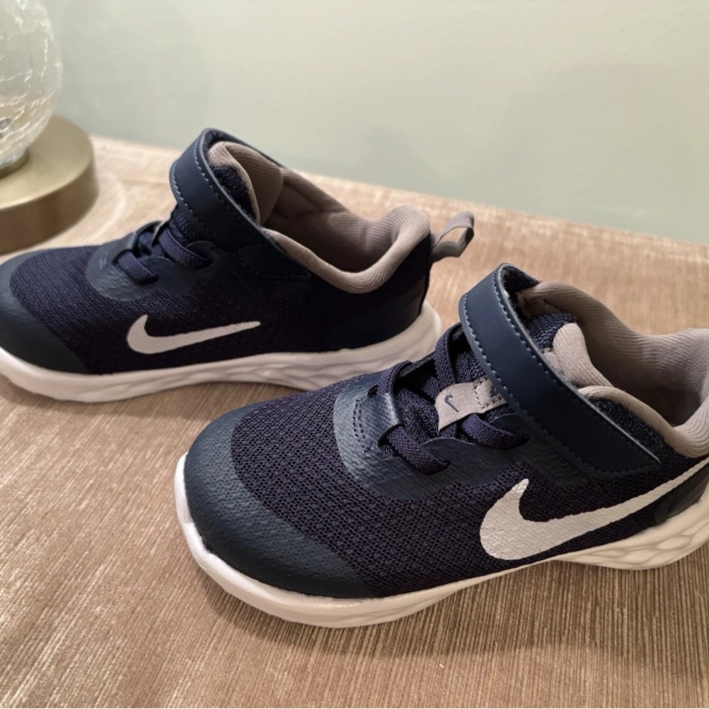 Nike Kids' Navy and white Velcro Athletic Sneakers Sz 10c
